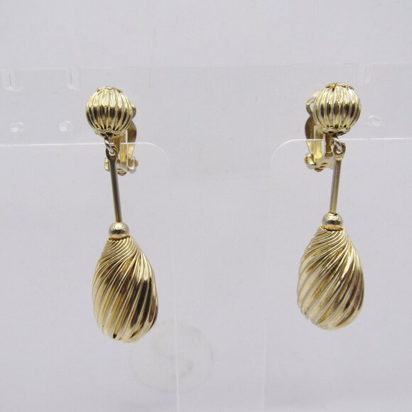 Lewis Segal Clip on Earrings - Picture 4 of 9
